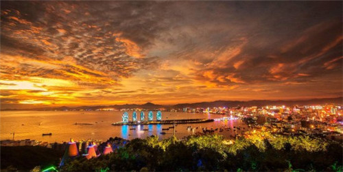 月升沧海中疯的那个女人是谁（月生沧海格是怎样的老板）