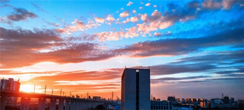 开一家裹亲王煎饼果子加盟店可靠吗，裹亲王煎饼果子品牌的加盟优势多不多