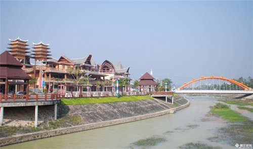 加盟小纸盒炒饭适合开在什么地方，中式快餐加盟店哪个品牌知名度高